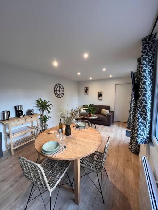 Beau Loft Room Proche Mont Saint Michel Jaccuzi Illimite En Plein Centre อาวร็องช์ ภายนอก รูปภาพ